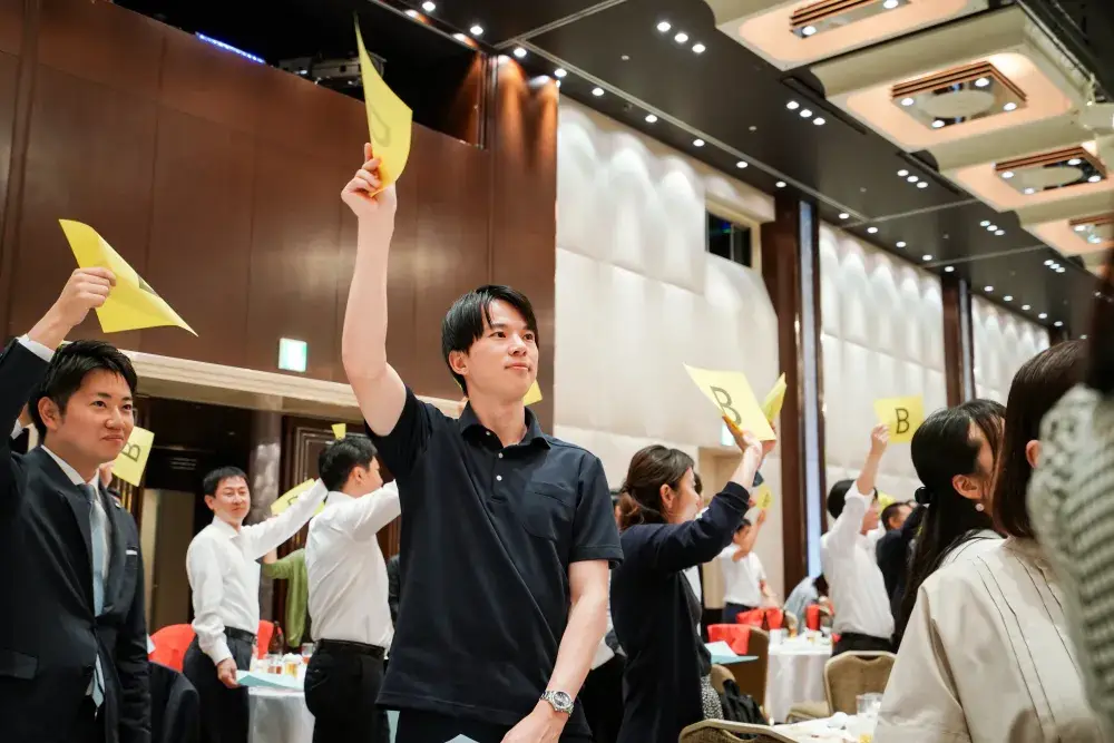 業績発表会！イベントのクイズは大盛り上がりです。景品は旅行券、ディズニーペアチケットなど！