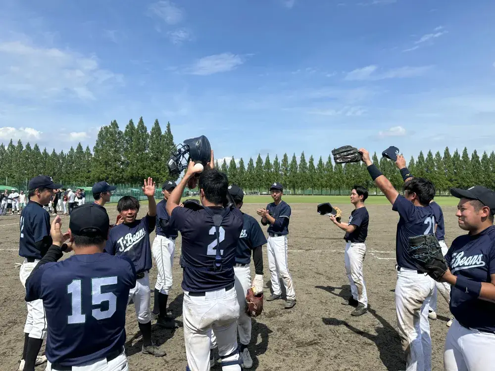 野球部の試合。毎年夏に不動産健保の大会があります！2024年度は2部優勝！1部昇格を決めました！
